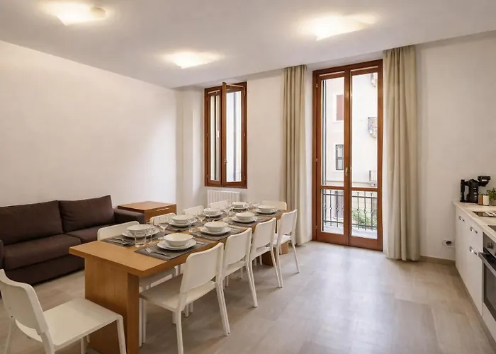 Milanrentals - Iris Apartment *